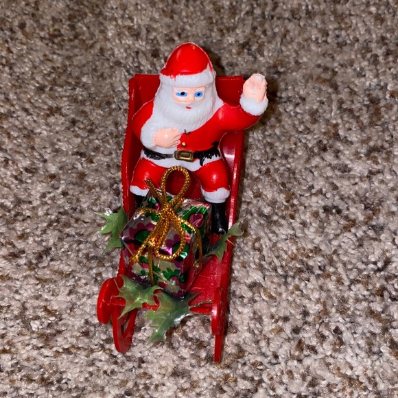 Vintage plastic Santa in a lightweight plastic sleigh.  Probably 1960-70’s - Picture 1 of 5